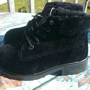 NEW Black Velvet Lace-Up Boots Toddler Girl Size 12 NWT Faux Fur Trim Lug Sole